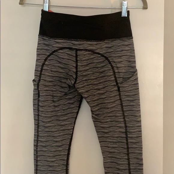Lulu lemon mid rise leggings - Picture 2 of 3